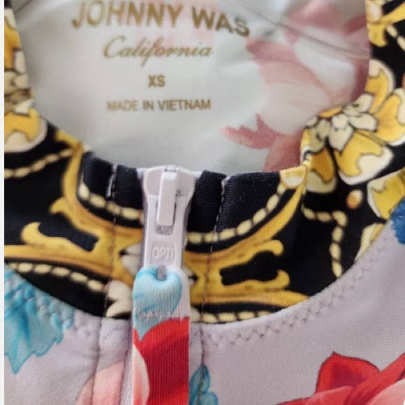 JOHNNY WAS multi pattern crop top , sz xs EUC - Picture 8 of 9